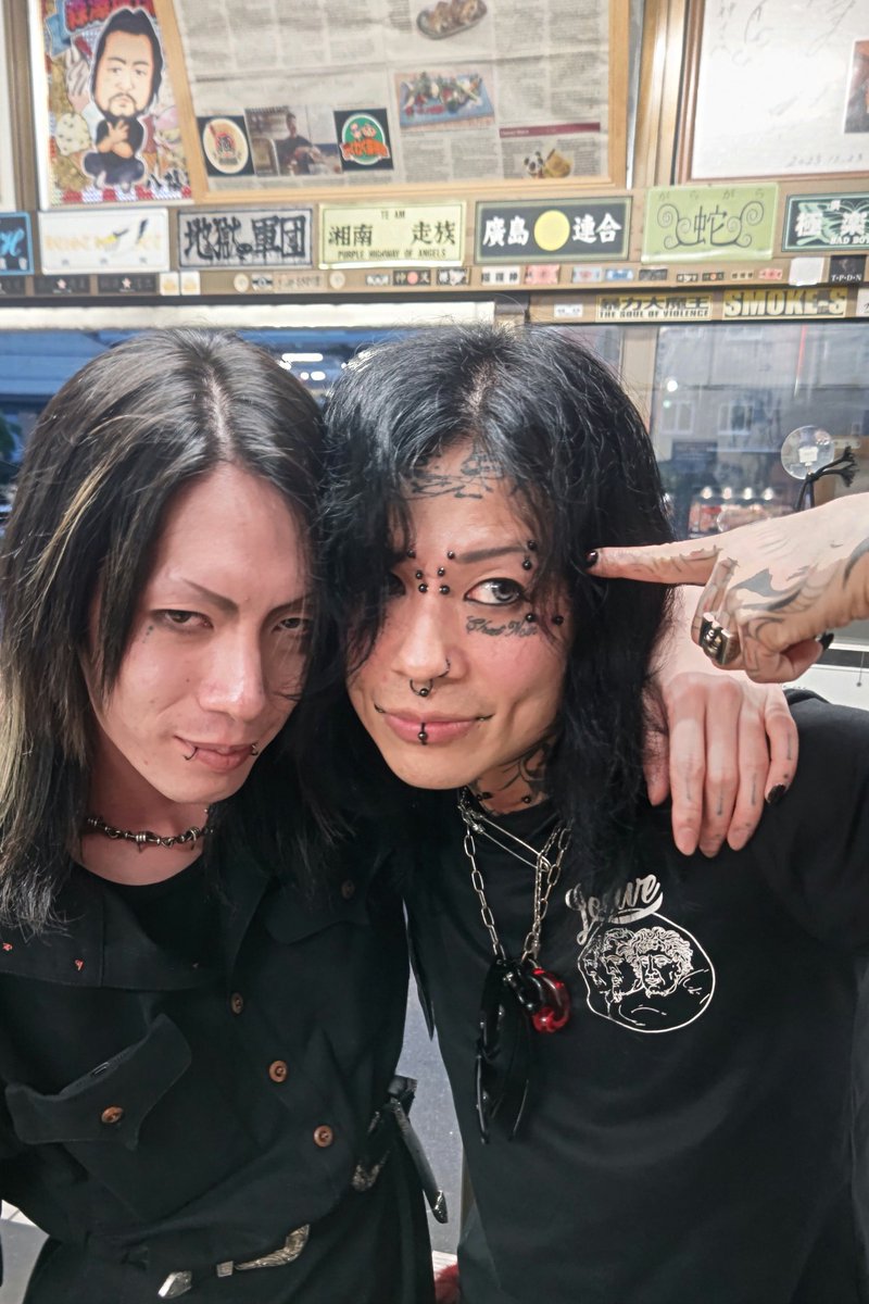 mori5911's tweet photo. 見るからに 怪しい二人(笑)
実写版
イカツイ見た目やけど
実は
素敵な優しいお兄さん✨ https://t.co/0J9s0Q8eVY