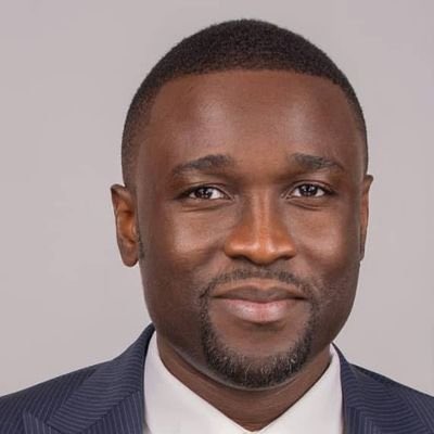 Hissemtitina_A's tweet photo. M. Kikuni, au-delà d’être un fanfaron en slip blanc très bien repassé pour les fantasmes de ses partenaires masculins,
n’a aucun parcours ni notoriété pour parler d’une quelconque opposition, avec ses allures de femme non désirée.
1/2 https://t.co/XMzQMgCLHj