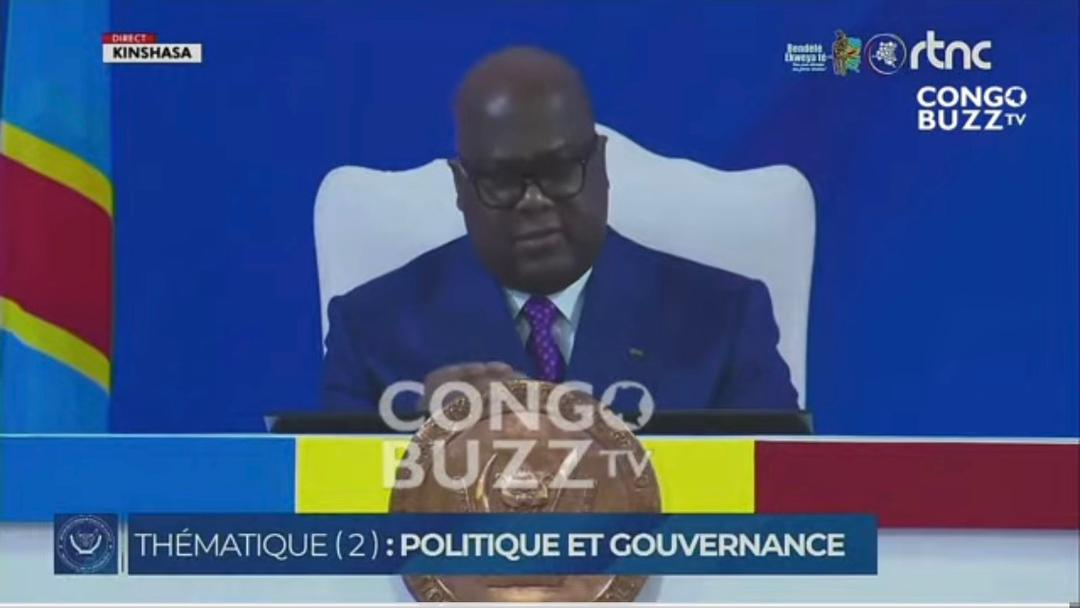 GuyBoston3's tweet photo. #RDC
Journaliste Mamina Masengo: Mr le pdt,quand vous passez avec votre cortège et que vous voyez des millions de congolais marcher à pieds,qu’est-ce que ça vous dit?

Fatshi:Quand je passe avec mon cortège, je vois plutôt des millions de congolais me saluer et je suis content.😀 https://t.co/Pkz21RoQTI