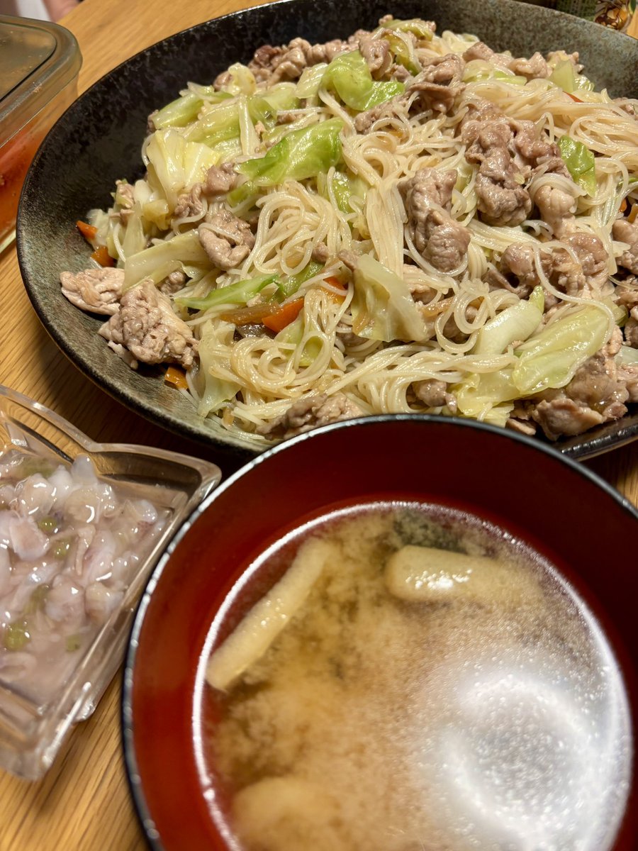 夕方出かける用事があったので、オトウトにビーフンを作っておくよう頼みました。