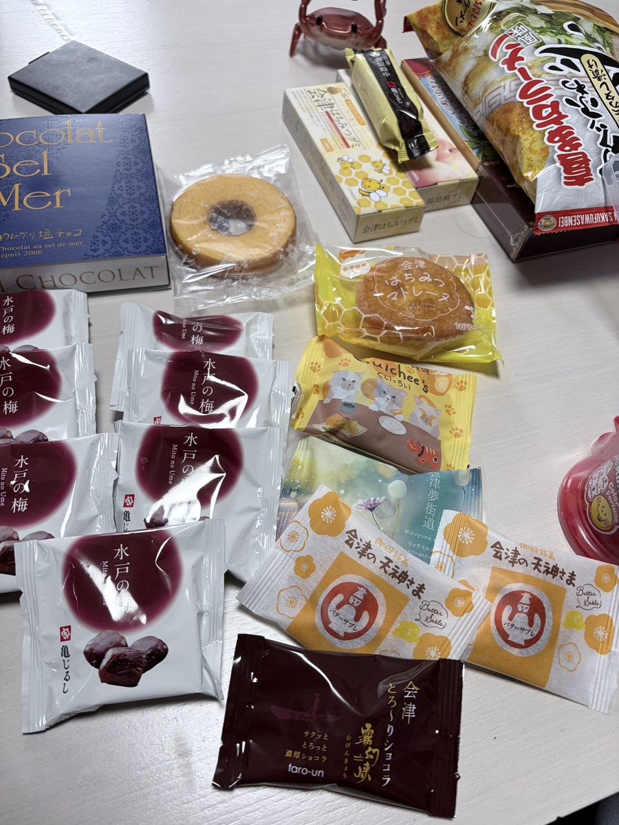 Odecoro0's tweet photo. たくさんおやつ買ってしまった。。。
写真撮り忘れたけど太郎庵の団子も美味しかった https://t.co/hEykaOsYoB