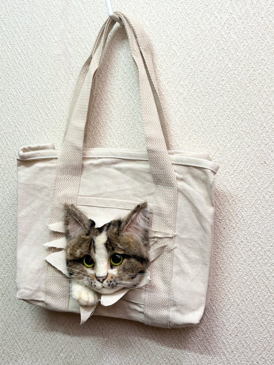 羊毛フェルトでカバンを突き破って出てきたキジ白猫バッグを制作しま