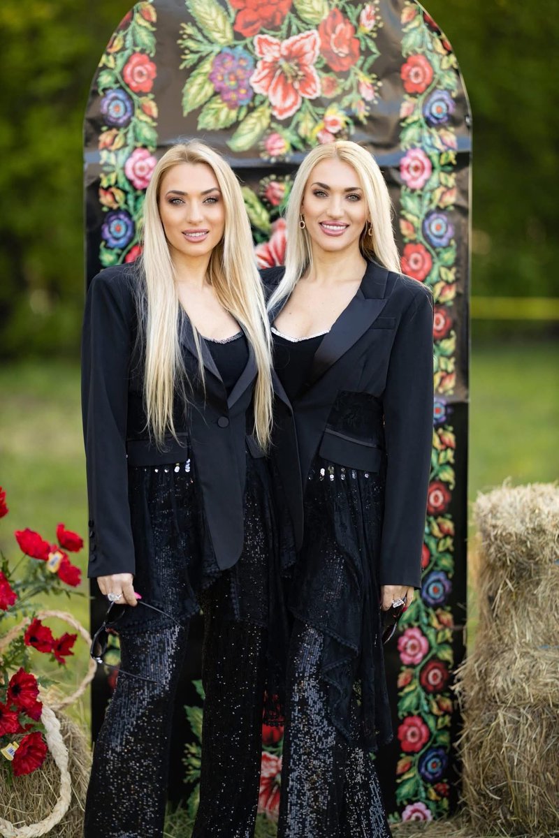 Malgivski's tweet photo. Великодні Гаївки 🌸🌸🌸🎤🎤#malgivskisisters #сестриМальгівські https://t.co/u5PojtlntX