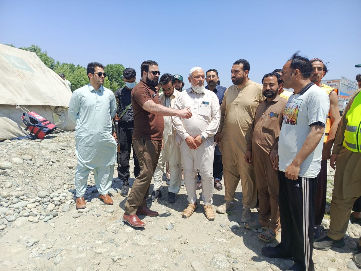 DC_Swat's tweet photo. چیف سیکرٹری خیبرپختونخوا شہاب علی شاہ, ڈپٹی کمشنر سوات سلیم جان مروت کی نگرانی میں دریائے سوات میں مون سون کے دوران ممکنہ سیلابی صورتحال سے نمٹنے کیلئے دو روزہ مشترکہ موک ایکسرسائز کا انعقاد کیا گیا۔

#Swat #Rescue1122 #MonsoonPreparedness https://t.co/gwWp5zyD2J