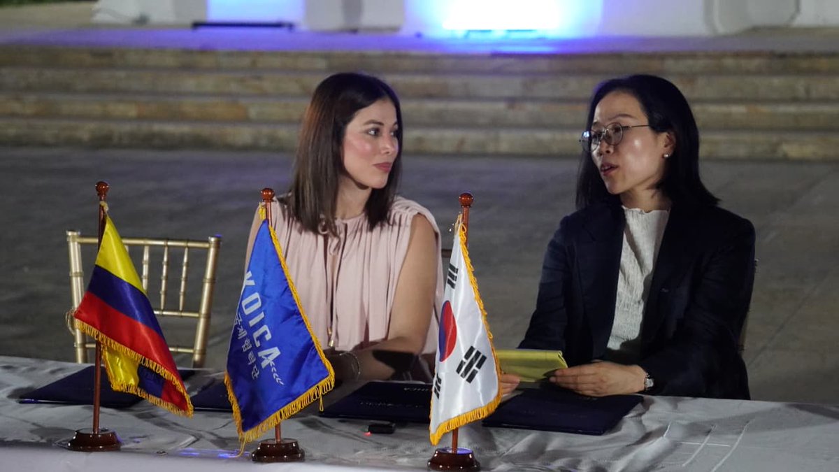 APCColombia's tweet photo. #LoClave 💡 | La alianza permitirá impulsar proyectos conjuntos en gobernanza digital, cambio climático, innovación, agricultura y desarrollo productivo, consolidando a Colombia como socio técnico y articulador regional del Sur Global. https://t.co/SjxWbnHMKj