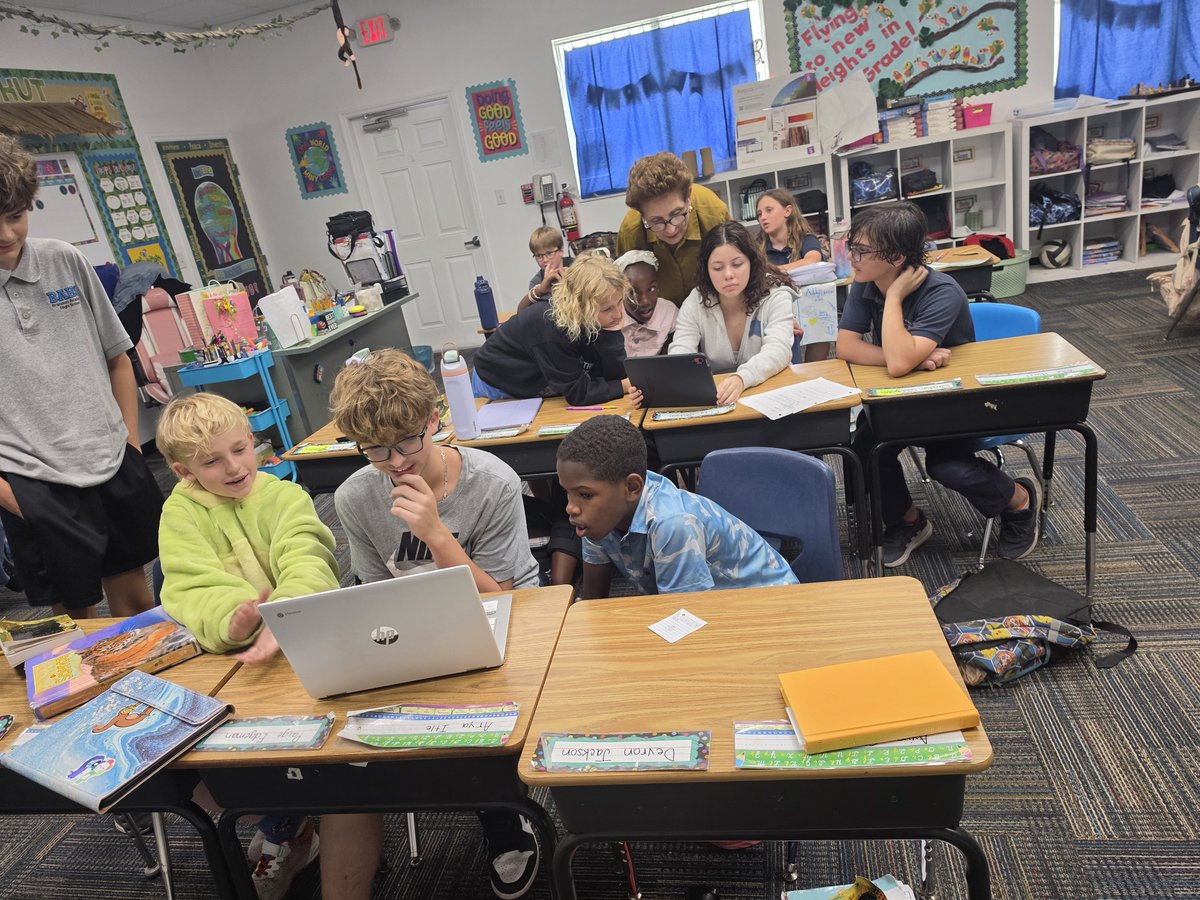 BrandonAcademy's tweet photo. Our Spanish 1 students visited the 5th-grade class to share the Spanish children’s books they created!

#BrandonAcademy #bacommunity #QualityEducation https://t.co/4pSksX8N7F