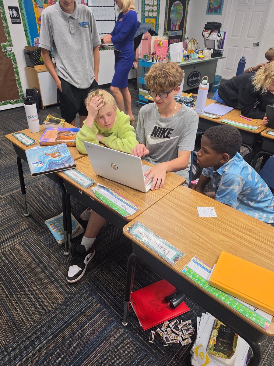 BrandonAcademy's tweet photo. Our Spanish 1 students visited the 5th-grade class to share the Spanish children’s books they created!

#BrandonAcademy #bacommunity #QualityEducation https://t.co/4pSksX8N7F
