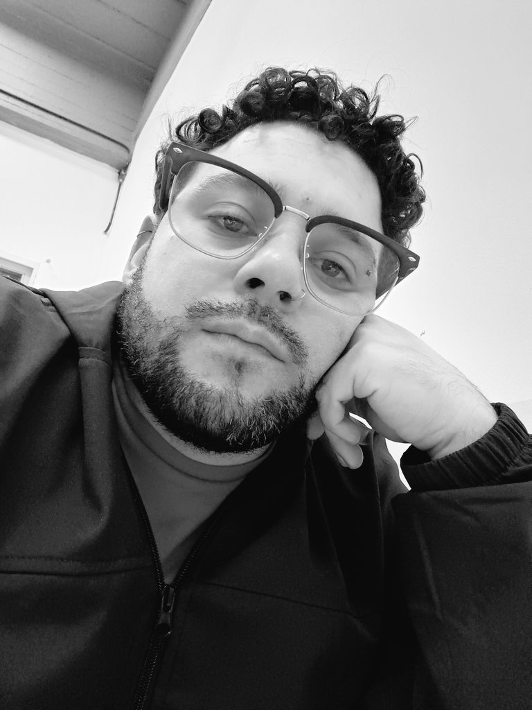 beardjomi20's tweet photo. ¿Que hacen cuando tienen una mala semana ? Cuando sienten que todo les salió mal y aún es jueves, la habitación se hace pequeña y cuesta hasta respirar :(... Los leo https://t.co/32gpc8WSt1