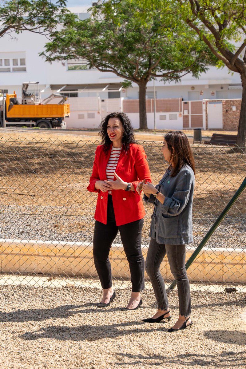 Mar_del_MarVaz's tweet photo. 🐶 El parque canino de Los Molinos-La Pipa, una de las zonas de expansión de nuestra ciudad, tiene 665 metros cuadrados y es una demanda vecinal.

Las mascotas son parte de las familias. En Almería contamos con más de 30.000 perros identificados y 17 áreas acondicionadas. https://t.co/a2lUkmD0Dx