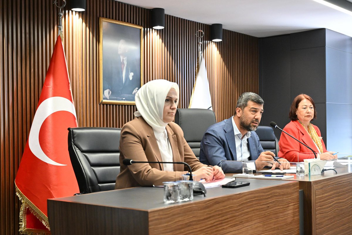 eraykaradeniz's tweet photo. Belediye Meclisimizin mayıs ayı ikinci birleşimini gerçekleştirdik. İlçemizin geleceğine yönelik ilerlettiğimiz çalışmaları, projelerimizi ve gündem maddelerini değerlendirdik. 

Toplantıda alınan kararların hayırlara vesile olmasını temenni ediyorum. https://t.co/7wvwbV1xAO
