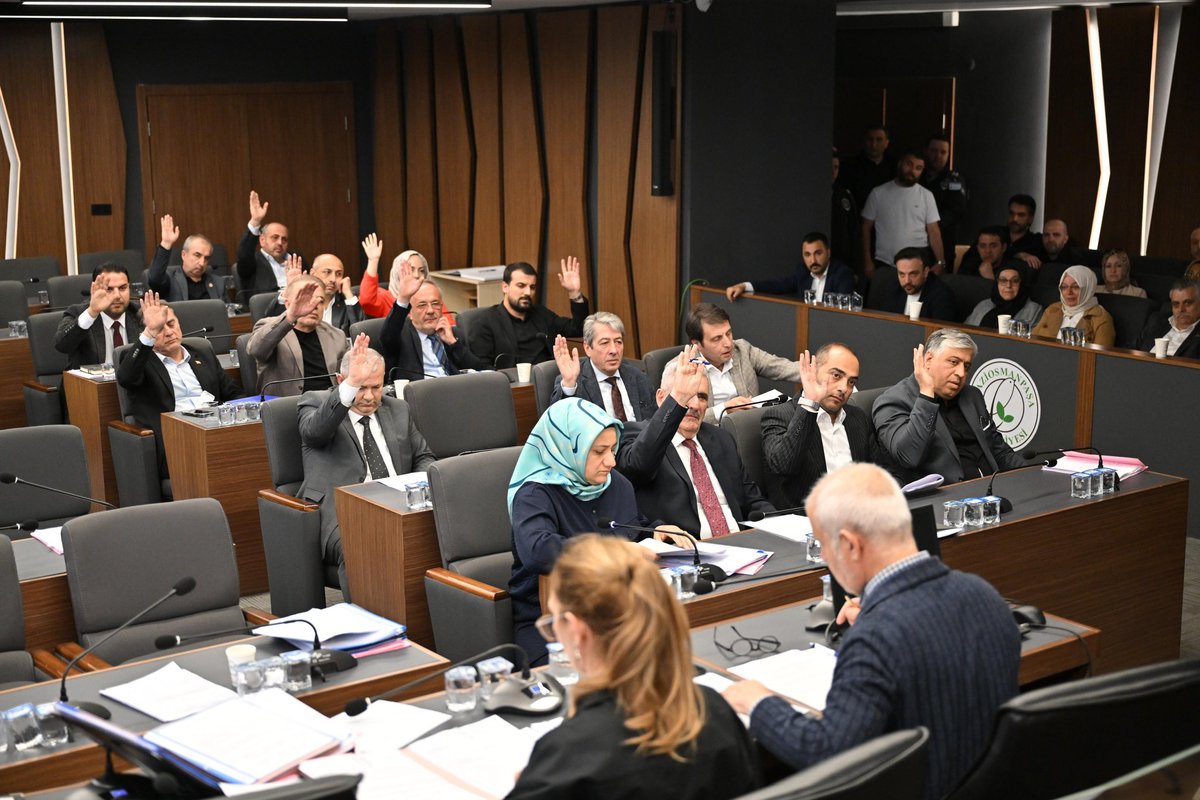 eraykaradeniz's tweet photo. Belediye Meclisimizin mayıs ayı ikinci birleşimini gerçekleştirdik. İlçemizin geleceğine yönelik ilerlettiğimiz çalışmaları, projelerimizi ve gündem maddelerini değerlendirdik. 

Toplantıda alınan kararların hayırlara vesile olmasını temenni ediyorum. https://t.co/7wvwbV1xAO
