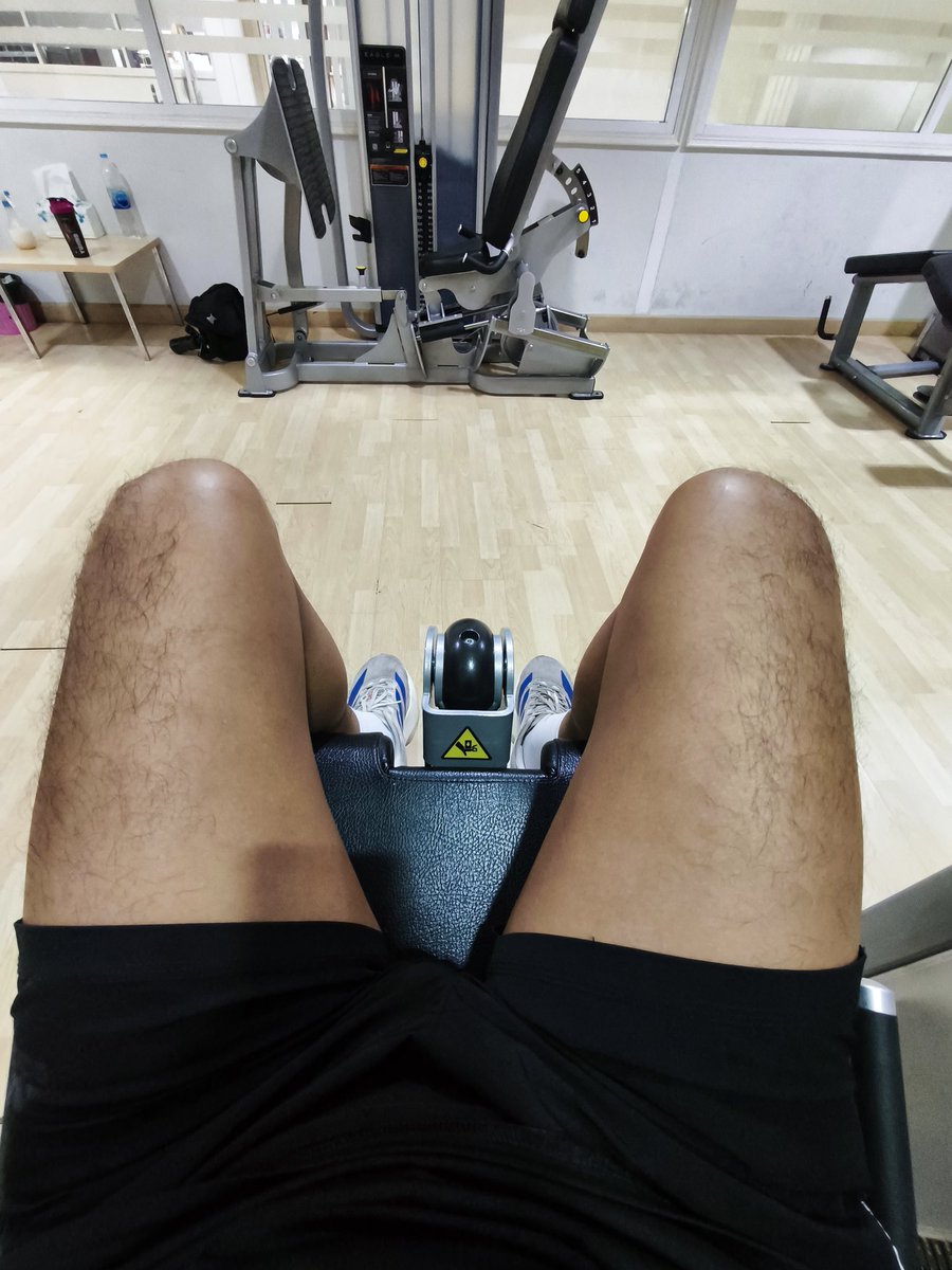 เล่นขาหน่อย
