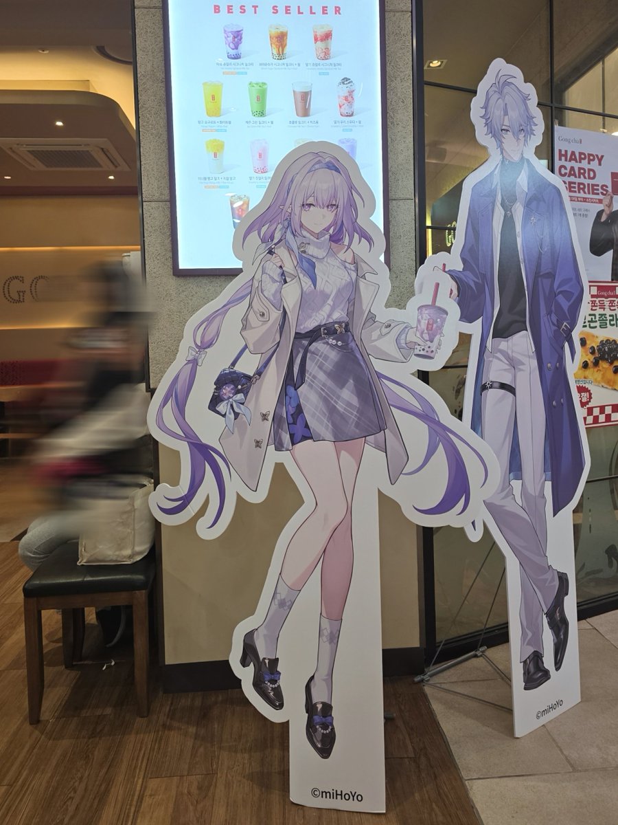 めろな tweet media