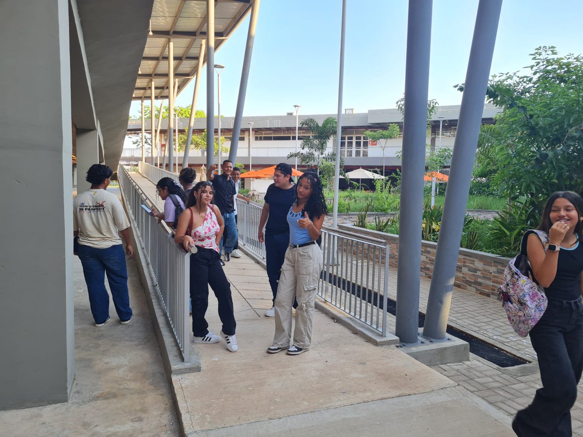 Por gestión de la gobernadora Margarita Guerra 400 estudiantes de bachillerato de El Banco y Plato, iniciaron clases en los Campus Universitarios, adelantando su formación superior.