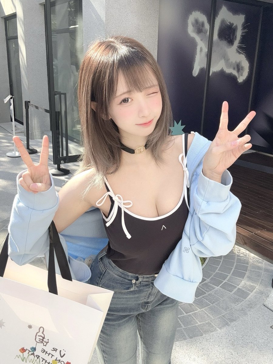 违规真发不出，只能发X了...🥺 

现在是14.00

我刚拍的形体课照......    

有人要看吗 🙋🏻‍♂️新鲜的📷📷 🫣🫣 https://t.co/JbX43SiSZB