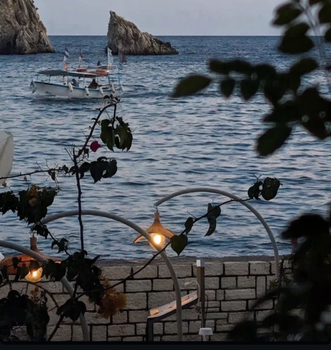 Την Άνοιξη και  το  Φθινόπωρο, μου αρέσει το σούρουπο!