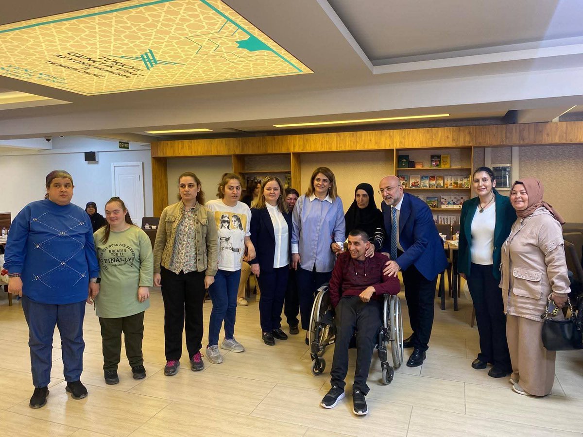 10-16 Mayıs Engelliler Haftası ve Anneler Günü vesilesiyle; Engelliler Komisyon Başkanlığımız ile Sivil Toplum ve Halkla İlişkiler Başkanlığımızın ortaklaşa düzenlediği programda özel bireylerimiz ve kıymetli Anneleri ile  bir araya geldik.