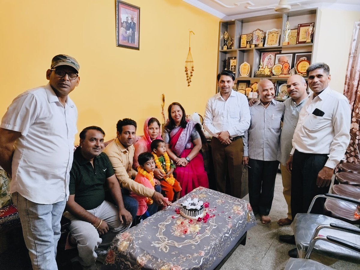 भाजपा सेवा प्रकोष्ठ के जिला कार्यकारिणी सदस्य संदीप जी के बेटी के जन्मदिन और सन्दीप जी की शादी की सालगिरह के कार्यक्रम में सम्मिलित हो कर शुभ आशीष दिया। 💐💐
BJP Haryana Bjp Mahila Morcha Haryana Bharatiya Janata Party (BJP) #topfolowars #follower