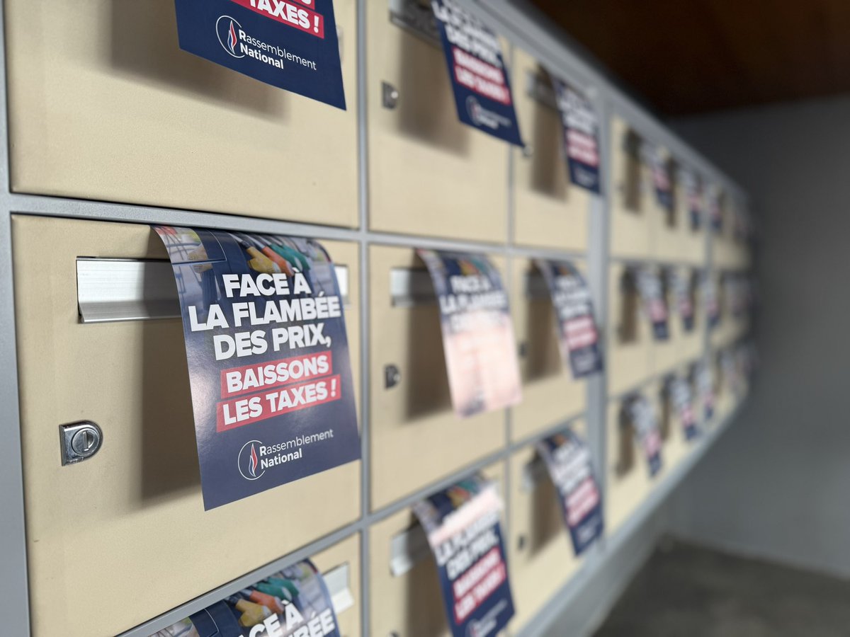 RNJ_Savoie's tweet photo. 📮Après-midi boitage sur le secteur d’Albertville. 

Seul le @RNational_off rétablira la paix fiscale en baissant la TVA sur toutes les énergies de 20 % à 5,5 %, pour réduire immédiatement les prix à la pompe et les factures d’énergie.⛽️ https://t.co/2Jqv8viKF7
