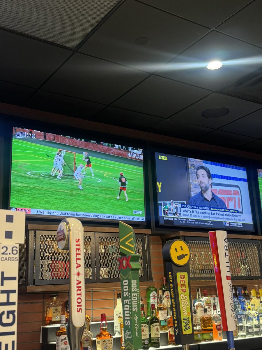 steezesteaks's tweet photo. Double lax segment on at the DFW @Chilis during layover #peaking https://t.co/BiMUJSM7TI