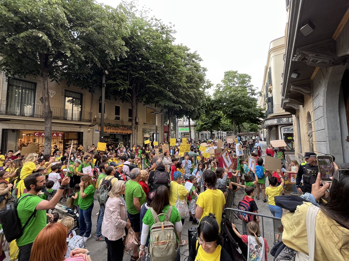 COS Maresme ♀☭ tweet media