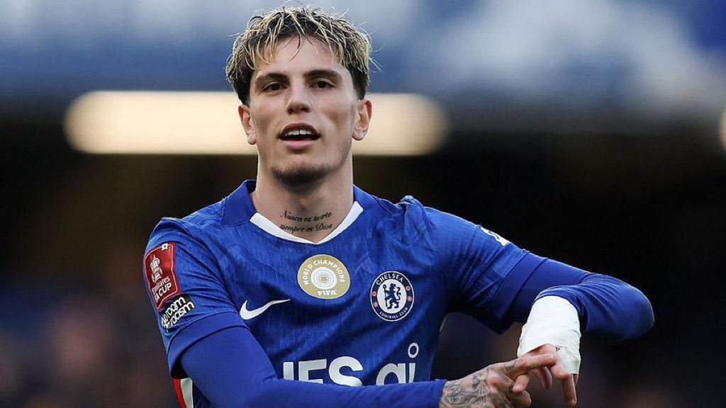 CFC_Jane's tweet photo. 🚨 JUST IN: Chelsea are reportedly preparing for a MAJOR squad overhaul this summer, with EIGHT players potentially set to leave Stamford Bridge. 💙👋

According to @MirrorFootball, Chelsea have decided to sell up to eight players this summer as part of a major squad overhaul ahead of the new manager’s arrival.

The players mentioned are:

1️⃣ Alejandro Garnacho
2️⃣ Robert Sánchez
3️⃣ Filip Jörgensen
4️⃣ Nicolas Jackson
5️⃣ Tyrique George
6️⃣ Axel Disasi
7️⃣ David Datro Fofana
8️⃣ Mykhailo Mudryk

With a permanent head coach incoming, the club are ready to clear space and reshape the squad.

Chelsea’s squad could look completely different by the start of next season. 👀🔥

#CFC #Chelsea