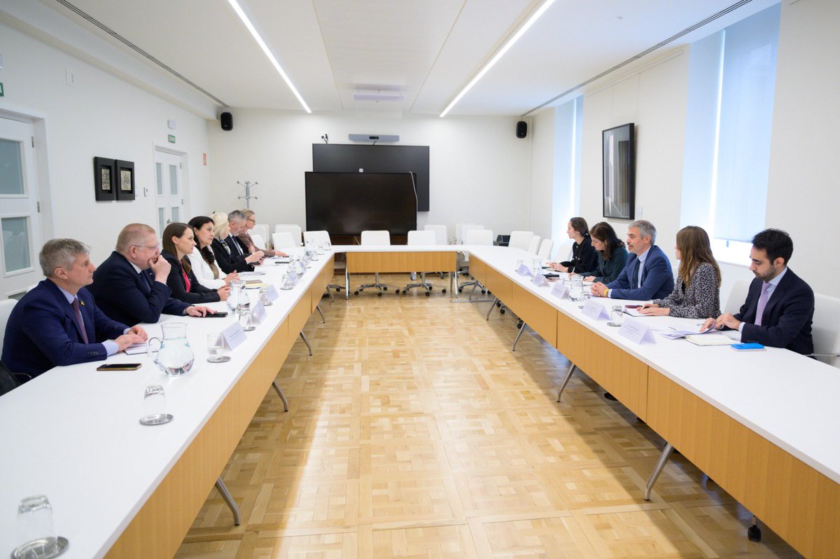 FernandoSMEU's tweet photo. España está firmemente comprometida con Ucrania y su proceso de adhesión a la UE. 

Excelente reunión con miembros de la red United for Ukraine, integrada por representantes parlamentarios de Ucrania y otros 30 países 🇪🇸❤️🇪🇺🇺🇦 https://t.co/IfEHwBxj5b