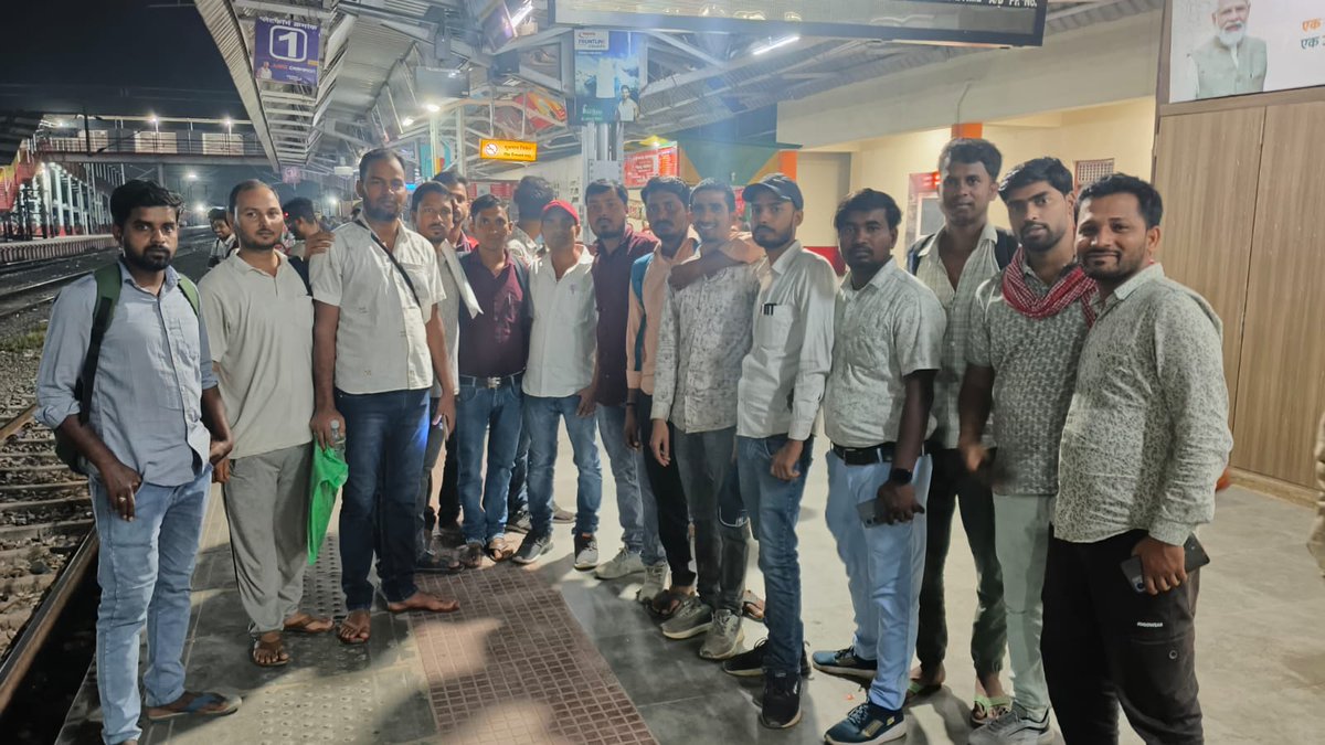 DileepY51270176's tweet photo. बिहार के सभी जिलों से बड़ी संख्या में अभ्यर्थी 8 मई को पटना महा आंदोलन में आ रहे हैं। https://t.co/i1TbF4Y7Rs