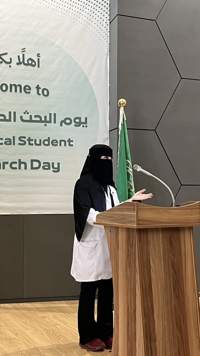 qulrtui's tweet photo. الحمدلله دائمًا وأبدًا✨

المركز الأول 🥇 في مسار الـ Oral Presentation ضمن يوم البحث الطلابي الرابع لكلية الطب بجامعة حائل 

وتشرفت بهذا التكريم 
من سعادة رئيس الجامعة الدكتور بدر الحربي 
في لحظة أعتز بها ودافع لي للاستمرار والاجتهاد

كل الشكر لجامعة حائل وكلية الطب ومنسوبيها 🤍 https://t.co/oBVPJDIjsg