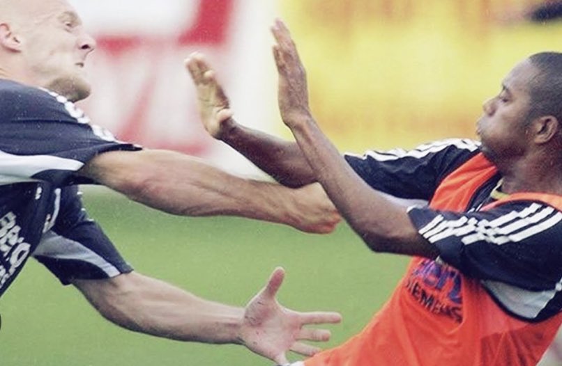 GlbalMadridista's tweet photo. Last time this happened Florentino had to resign. Gravesen and Robinho went to blows and Salgado had to break it up. This is what happens when you spoil players and take power away from your manager. https://t.co/9ScXdswhUu
