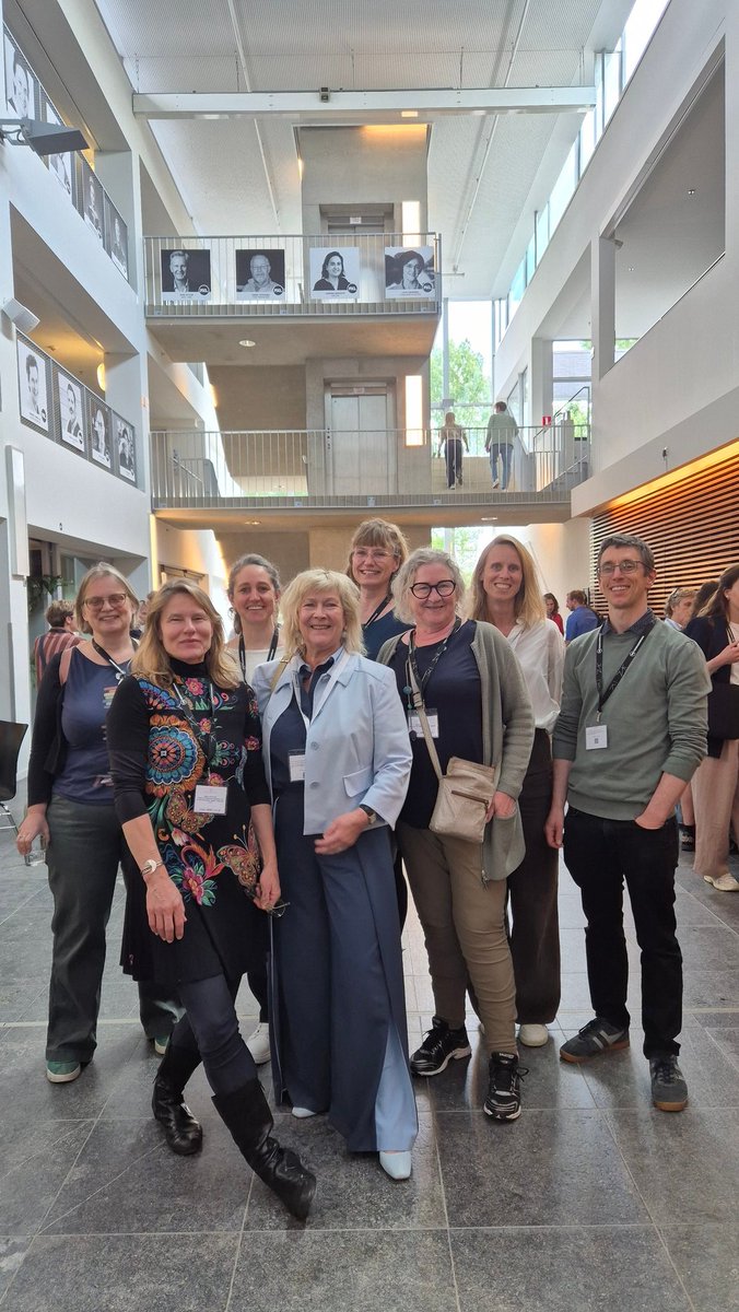 AnDeMoor's tweet photo. Het thema lezen @ Forumdag taalbeleid hoger onderwijs = #Odiseeleest @odiseehogesch voorstellen met ons leesbeleidsplan, onze huisdichter en talrijke initiatieven - samen met collega @LiesbetDeVos. Cf https://t.co/beD6bkY0CB @CVOotje @annantwerpen @Leerpuntbe @ForumTaalbeleid https://t.co/O5dUPbhkFV