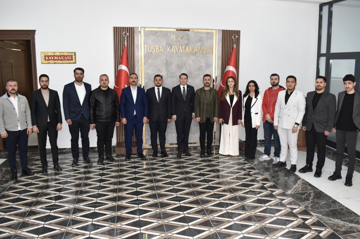 akgenclikvann's tweet photo. Gençlik Kolları İl Başkanımız Sn. Burak Gültepe, İl Yönetim Kurulu Üyelerimiz ve  Tuşba İlçe Gençlik Kolları Başkanımız Mithat İçgüleç ile birlikte Tuşba Kaymakamımız Sn. Musa Göktaş’ı makamında ziyaret ettik.

Şehrimizin gelişimi, gençliğe yönelik çalışmalar ve devam eden projeler üzerine verimli istişarelerde bulunduğumuz bu kıymetli buluşmada; Sayın Kaymakamımızın Van’ımız için ortaya koyduğu gayretli çalışmalarını ve hizmet odaklı vizyonunu memnuniyetle değerlendirdik.

Nazik kabulleri ve samimi misafirperverlikleri için kendilerine teşekkür ediyor, şehrimize kazandırdığı kıymetli hizmetlerin artarak devam etmesini temenni ediyoruz.

@avyusufibis @osmannazlier @SamedTercan @gultepeburak @musagoktas_ @KaymakamlTusba @VanYikob