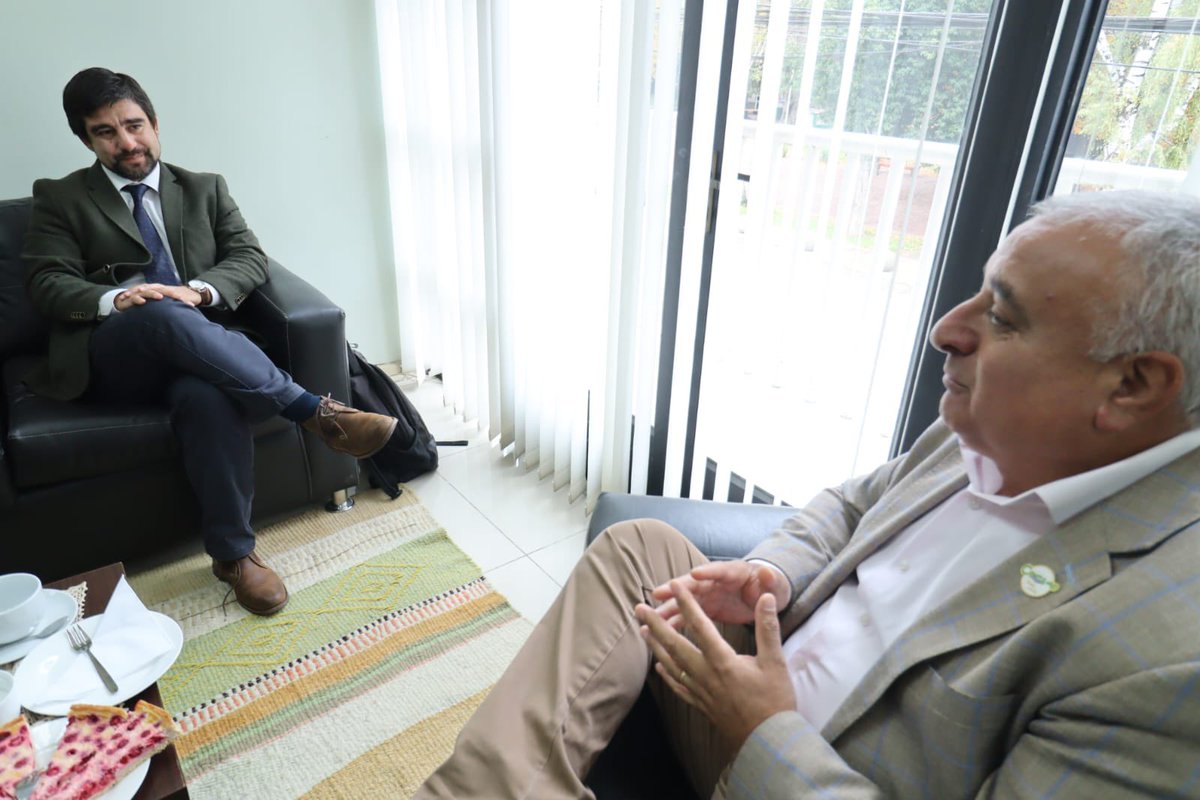 En Contulmo, el seremi de Obras Públicas, José Piña, sostuvo una productiva reunión de trabajo con el alcalde Carlos Leal, a fin de escuchar y recoger necesidades en materia de conectividad.