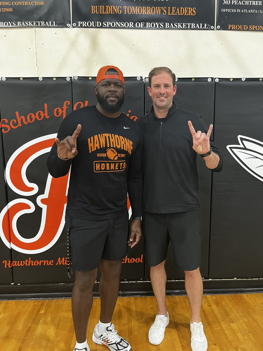 Thank you Coach <a href="/mhartline59/">Michael Hartline</a> of USF🟢 for swinging by today #RecruitHawthorne #TheStandard <a href="/CIngram_85/">Cornelius Ingram</a>
