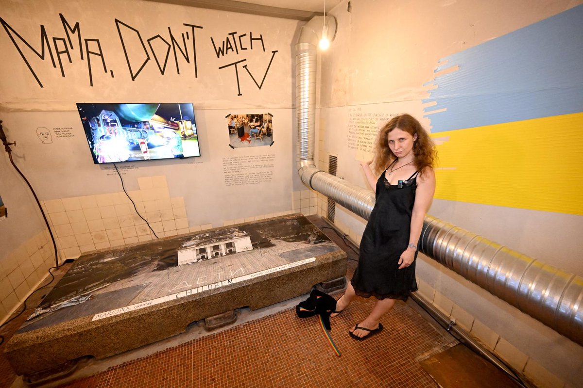 thecitizensback's tweet photo. Sul piano antinazista, la loro posizione si rivela ancora più grave.
Nel dicembre 2022, il collettivo ha pubblicato il videoclip "Mama, Don't Watch TV", in cui si afferma esplicitamente che "in Ucraina non ci sono nazisti". Si tratta di una menzogna storica e politica. https://t.co/JOqXC6ukS9