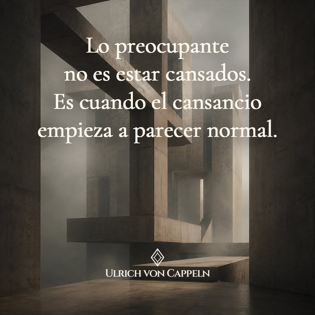 vcappeln's tweet photo. Lo preocupante no es estar cansados.
Es cuando el cansancio empieza a parecer normal.

Muchas personas viven hoy en un estado de agotamiento casi permanente.

Se despiertan cansadas, trabajan cansadas y terminan el día con la sensación de no haber podido salir realmente de ese estado en ningún momento. Con el tiempo, algo todavía más profundo empieza a ocurrir: el cansancio deja de percibirse como una señal y empieza a convertirse en una forma habitual de vivir.

Entonces ya no nos preguntamos por qué estamos agotados. Solo intentamos sostener el ritmo un día más.

Muchas veces no es solamente un problema físico. También es una consecuencia de vivir durante demasiado tiempo en modo de respuesta permanente: responder mensajes, resolver problemas, cumplir horarios, sostener responsabilidades y continuar, casi sin pausa suficiente para preguntarnos cómo estamos viviendo realmente.

Y cuando el cansancio se vuelve costumbre, aparece algo peligroso: dejamos de imaginar que otra forma de vivir podría ser posible.

Por eso quizás el primer cambio importante no sea descansar más. Quizás sea volver a reconocer que vivir agotados no debería convertirse en nuestra forma normal de existir.

Porque muchas veces el problema no empieza cuando aparece el cansancio.

Empieza cuando dejamos de escucharlo.
