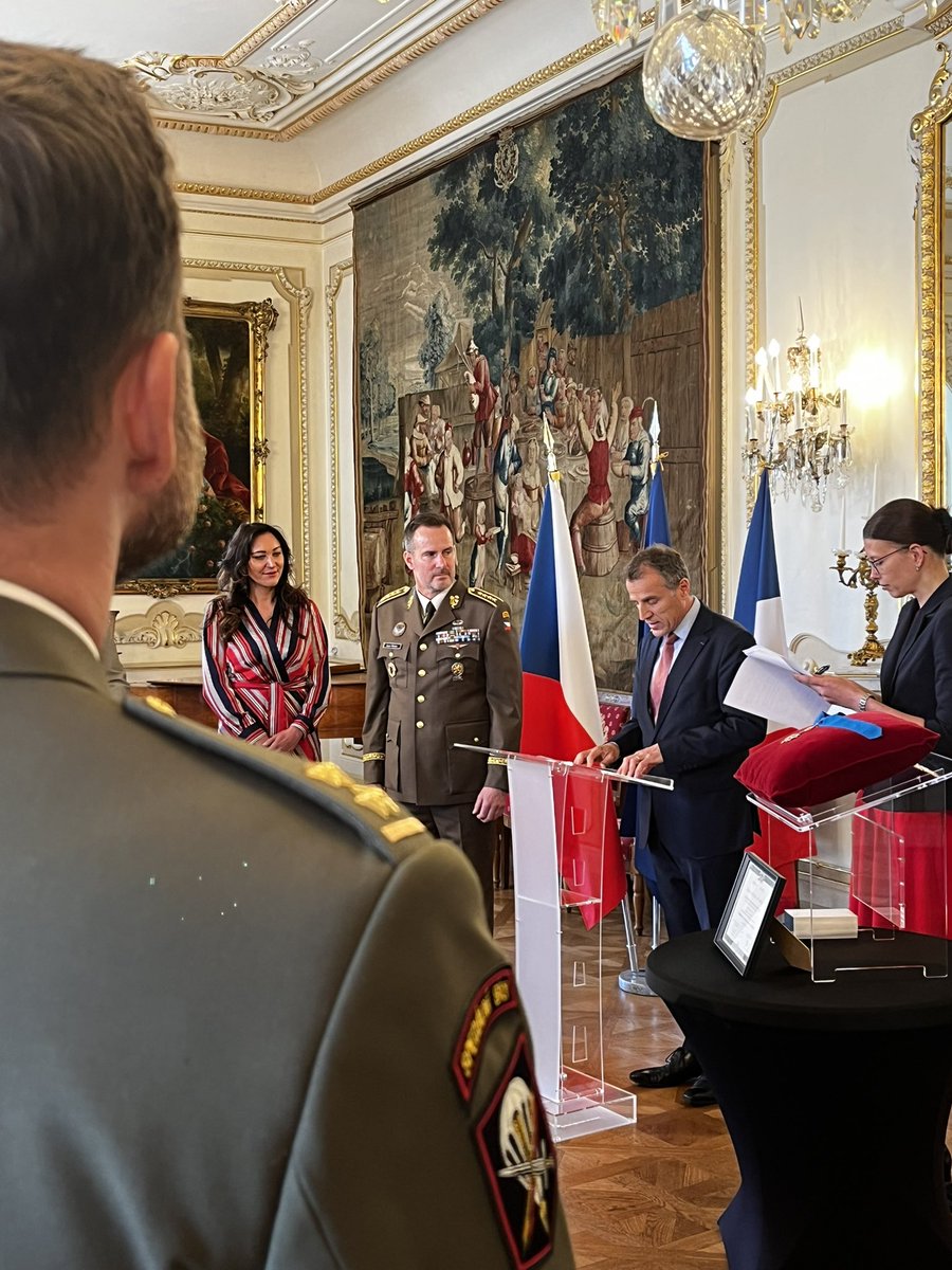 La France à Prague 🇫🇷🇨🇿 tweet media