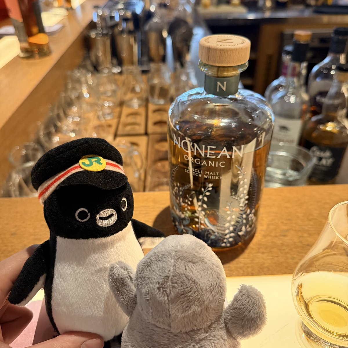 ぺんぎん RT @zephyrankvicky: 🐧：未成年不可以飲酒