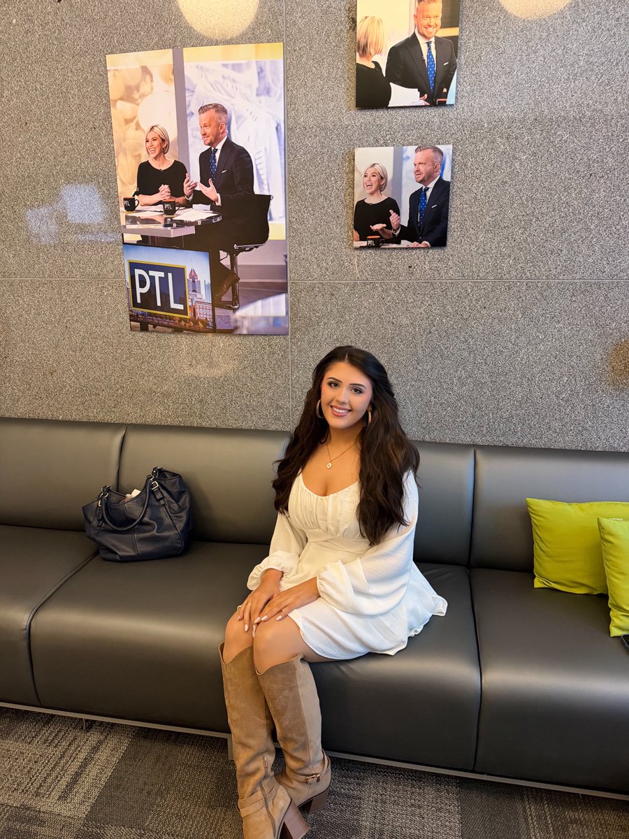 annahazo's tweet photo. So grateful for the opportunity to be on @PGHTodayLive this morning to chat about my new single, “Talk About Us”! Thank you for the interview @KDKAHeather and @DavidHighfield 💫🫶🏻

#Pittsburgh #PittsburghTodayLive #PTL #Artist #SingerSongwriter https://t.co/AqRdc0ivNP