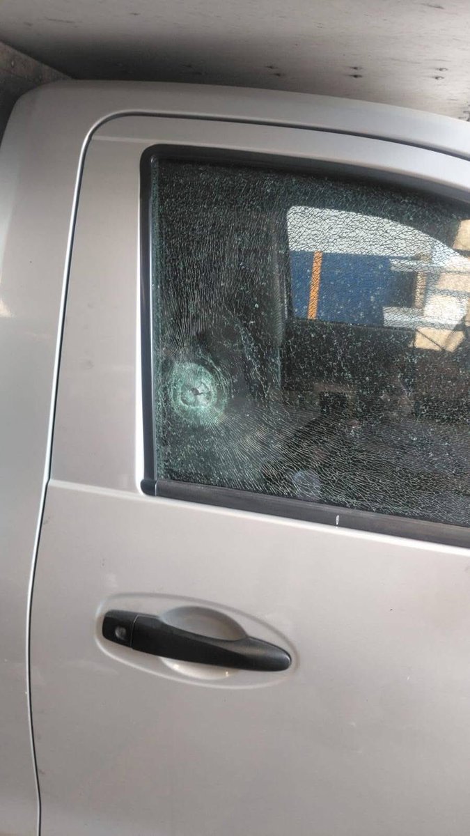 IvetteDomi95746's tweet photo. El dia de ayer 6 de Junio 2026 este individuo junto con otro que venía armado intento asaltarnos en la zona de la 1ro de Mayo en NAUCALPAN. Fue alrededor de las 7:20 am en espera de un semáforo, afortunadamente no paso a mayores. Por favor ayúdenme a difundirlo.  @c4jimenez https://t.co/wSU5UEToO3