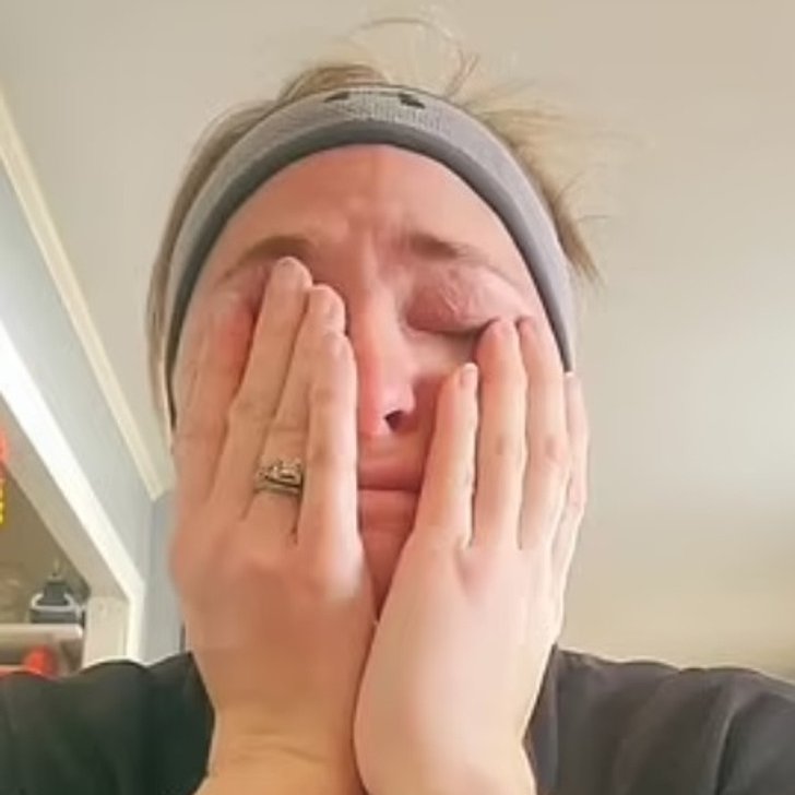 🇺🇸💔💸EN LARMES, elle raconte avec détresse comment elle et son mari PEINENT À SURVIVRE FINANCIÈREMENT au quotidien.

Mackenzie Moan, infirmière en soins intensifs en Pennsylvanie et mère de 2 enfants, a publié une vidéo virale sur TikTok dans laquelle ELLE PLEURE en évoquant ses