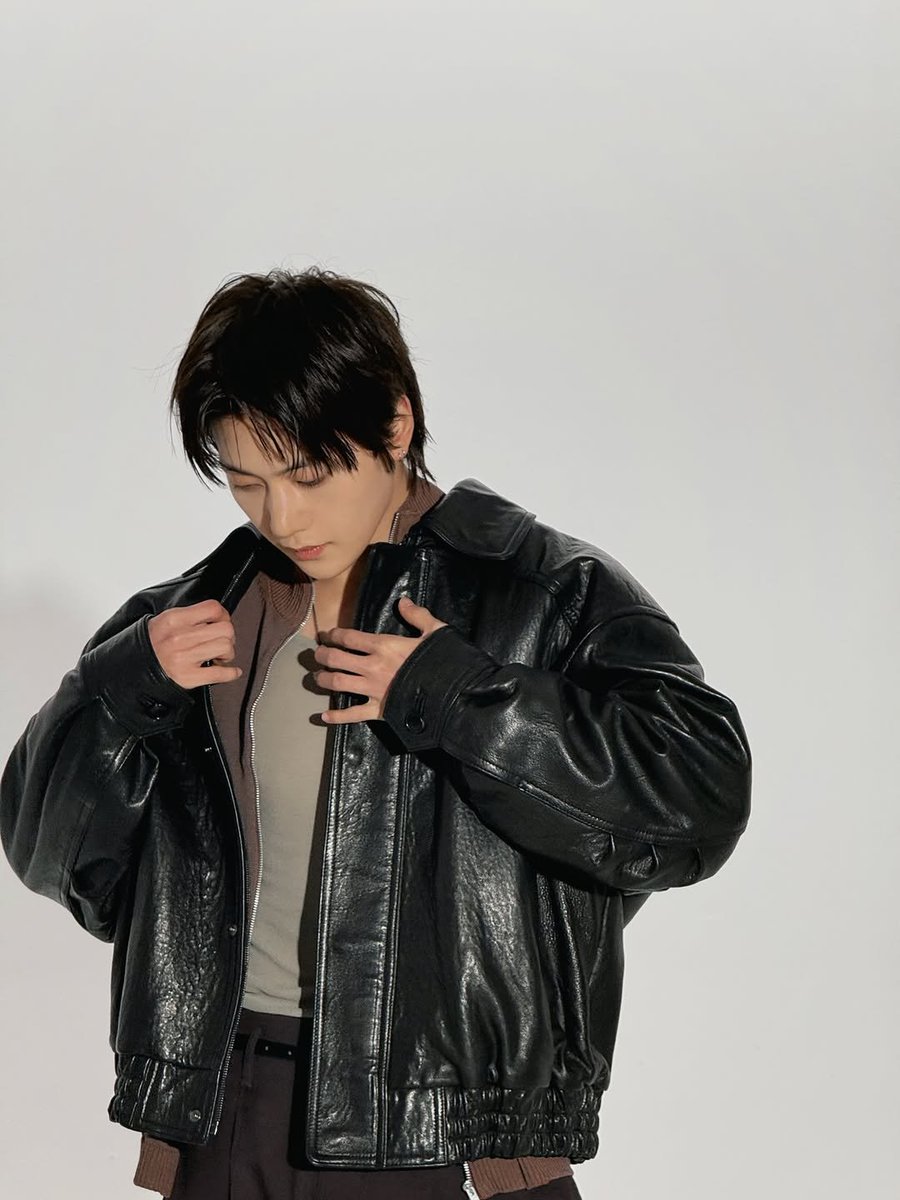 S02WH's tweet photo. 𝟭ㅣCover Story https://t.co/uxHIPyL2Dh