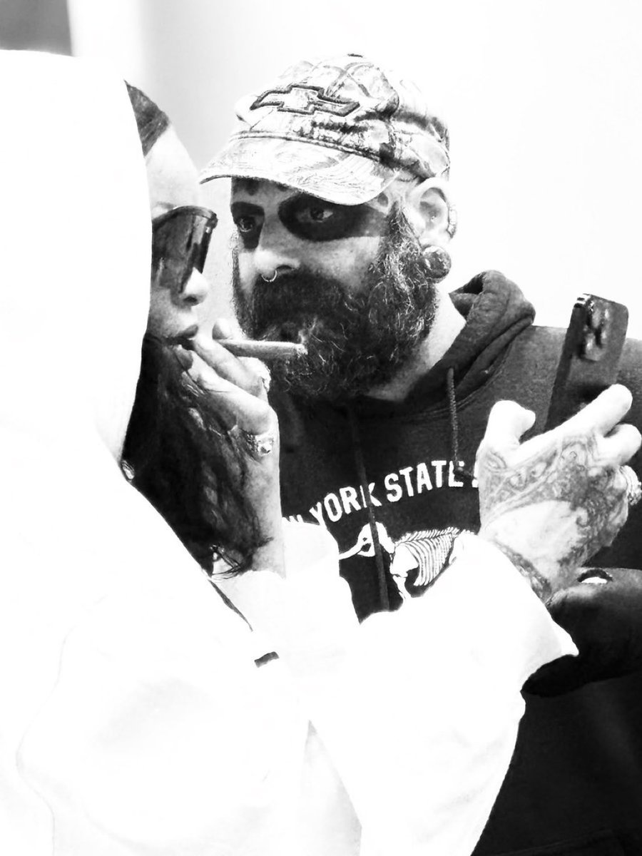 rudeboyola's tweet photo. tatuagem nova, foto fumando, polêmicas…a badgal ta votando pro corpo https://t.co/Mk5r04VY1N