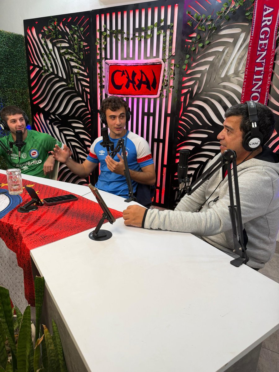 AaajContraTodos's tweet photo. #AAAJ 
Anoche hubo PROGRAMON con un IDOLO
Mucho fútbol y miles de anécdotas ⚽
Programa completo 👇🏻🔥
https://t.co/TUiTAdH7dq
Déjanos tu like y seguinooooos https://t.co/ZMyCuKtbVP