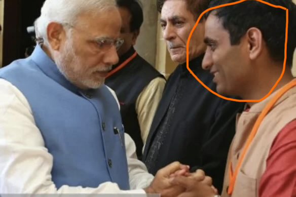 ओवरसीज फ्रेंड ऑफ़ बीजेपी का संस्कारी नेता बलेश धनखड़ को बलात्कार के मामले में ऑस्ट्रेलिया की कोर्ट ने 40 साल की कठोर जेल सज़ा सुनाई। 

बलेश धनखड़ ने पाँच कोरियाई महिलाओं के साथ बलात्कार के मामले में सजा सुनाई गई है।

बलेश धनखड़ ने महिलाओं को अपने जाल में फँसाने के लिए नकली नौकरी