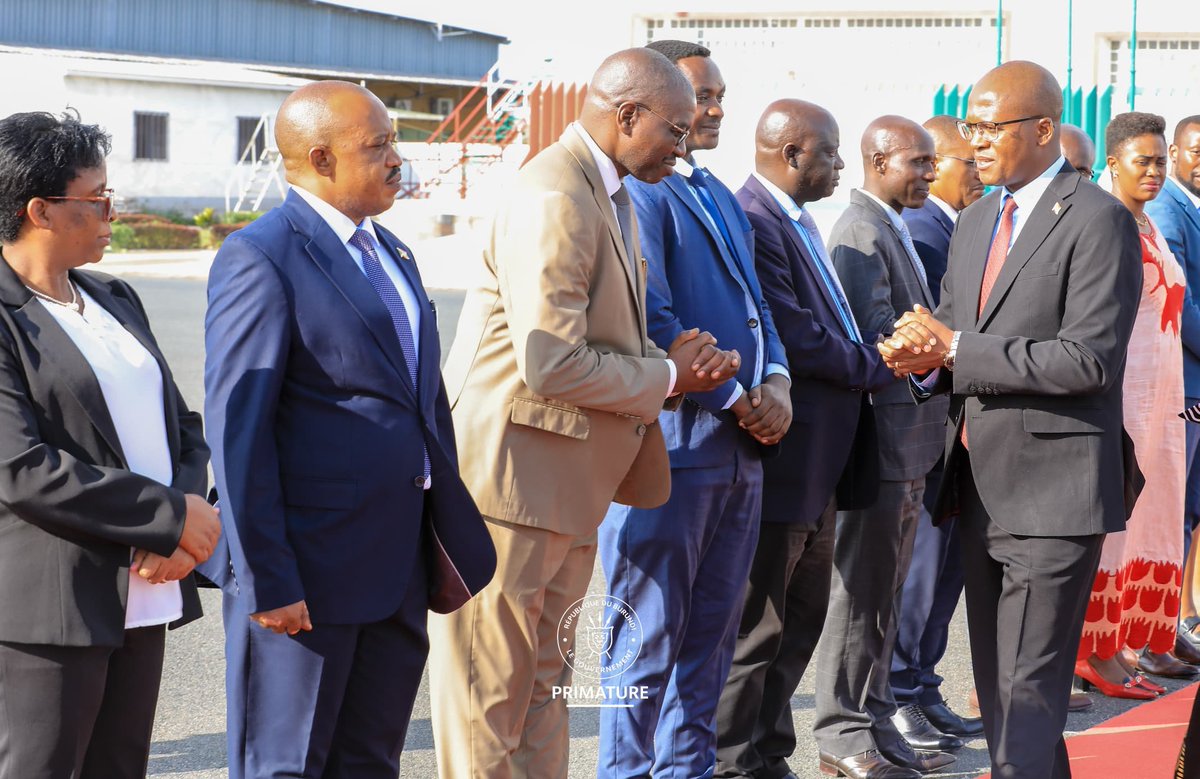 BurundiGov's tweet photo. Départ à l'Aéroport de #Bujumbura de SE le 1er Ministre,@NtahontuyeN accompagné de son épouse à destination du #Caire en #Égypte pour représenter SE le Président @GeneralNeva dans l'inauguration officielle du siège de l'Université Africaine dénommée Senghor, Érigée à Alexandrie. https://t.co/DEUTIVRAGu