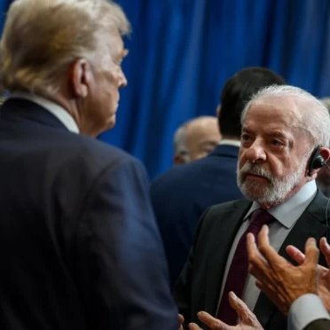 🚨🇧🇷🇺🇸 O presidente Lula orientou toda a sua comitiva, até os fluentes em inglês, a falar apenas português na reunião com Donald Trump, segundo uma fonte da TV Globo.