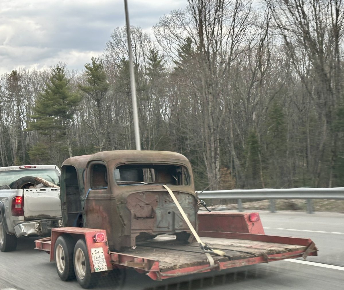 GFAC207's tweet photo. Seen on the @MaineTurnpike last week. I assume this will be a layup for Professor Burge. #davescaridservice
@iowahawkblog https://t.co/b7vFzeI0yW