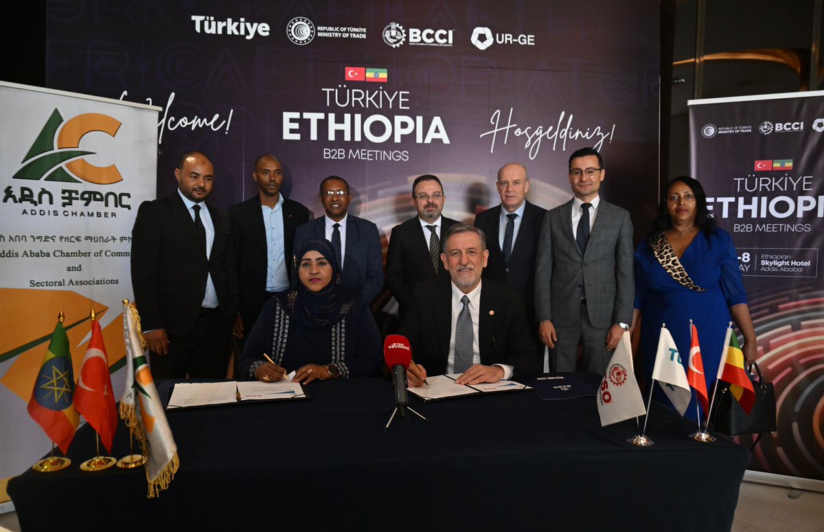 ibrahim_Burkay's tweet photo. Addis Ababa Ticaret Odası ile Bursa ve Etiyopya arasındaki ticaret ve yatırım ilişkilerini güçlendirmek amacıyla önemli bir iş birliği protokolüne imza attık.

400 bini aşkın üyesiyle Etiyopya iş dünyasının en önemli çatı kuruluşlarından olan Addis Ababa Ticaret Odası Başkanı Zehara Mohammed ile gerçekleştirdiğimiz bu iyi niyet ve iş birliği anlaşmasının; karşılıklı ticaret hacmini artıracağına, yatırım fırsatlarını geliştireceğine ve iki ülke iş dünyası arasında kalıcı köprüler kuracağına inanıyoruz.

Sayın Cumhurbaşkanımızın Afrika vizyonu doğrultusunda, “kazan-kazan” ilkesi temelinde; dostluk, karşılıklı güven ve ortak kalkınma anlayışıyla ilişkilerimizi daha da güçlendirmeyi hedefliyoruz. Bursa’mızın üretim gücü ile Etiyopya’nın yükselen ekonomik potansiyelini bir araya getirerek, her iki taraf için sürdürülebilir ve verimli iş birlikleri geliştirmeye devam edeceğiz.
