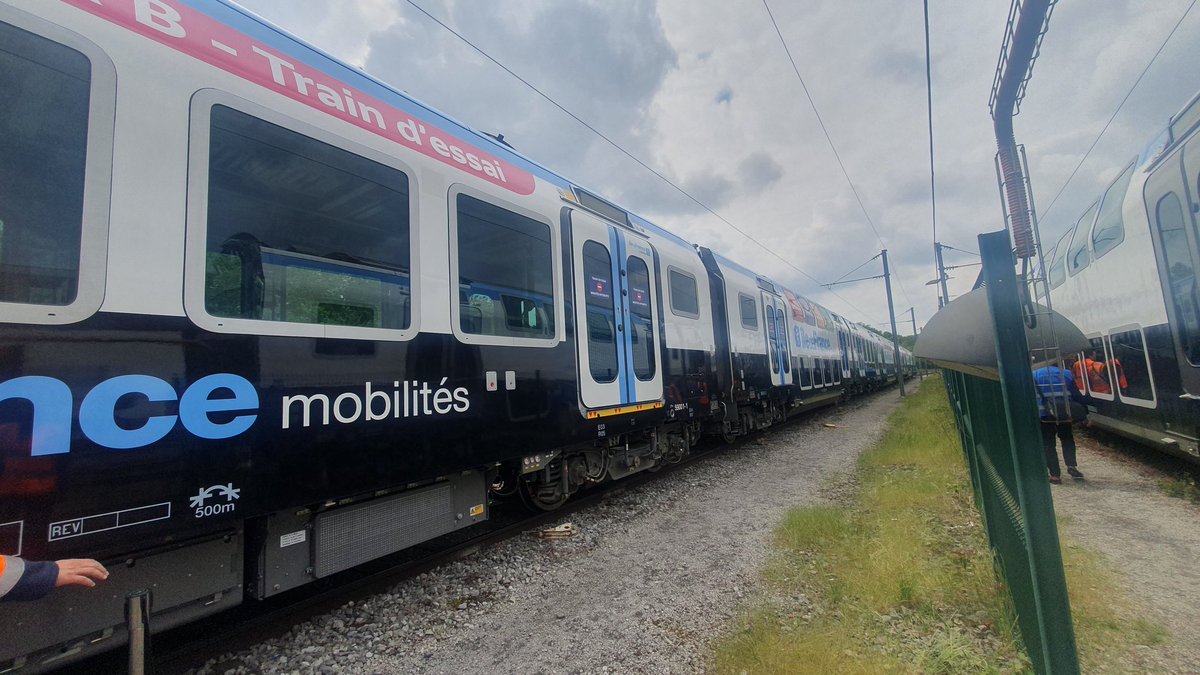 skybreak76's tweet photo. Le #MI20 révolutionne le voyage en offrant une expérience de transport plus confortable et adaptée à tous les passagers. Un design innovant pour une mobilité plus pratique et agréable. #train #innovation #voyage @IDFmobilites @Plusdetrains @Asso_usagersidf https://t.co/ZJYlvZq4oW